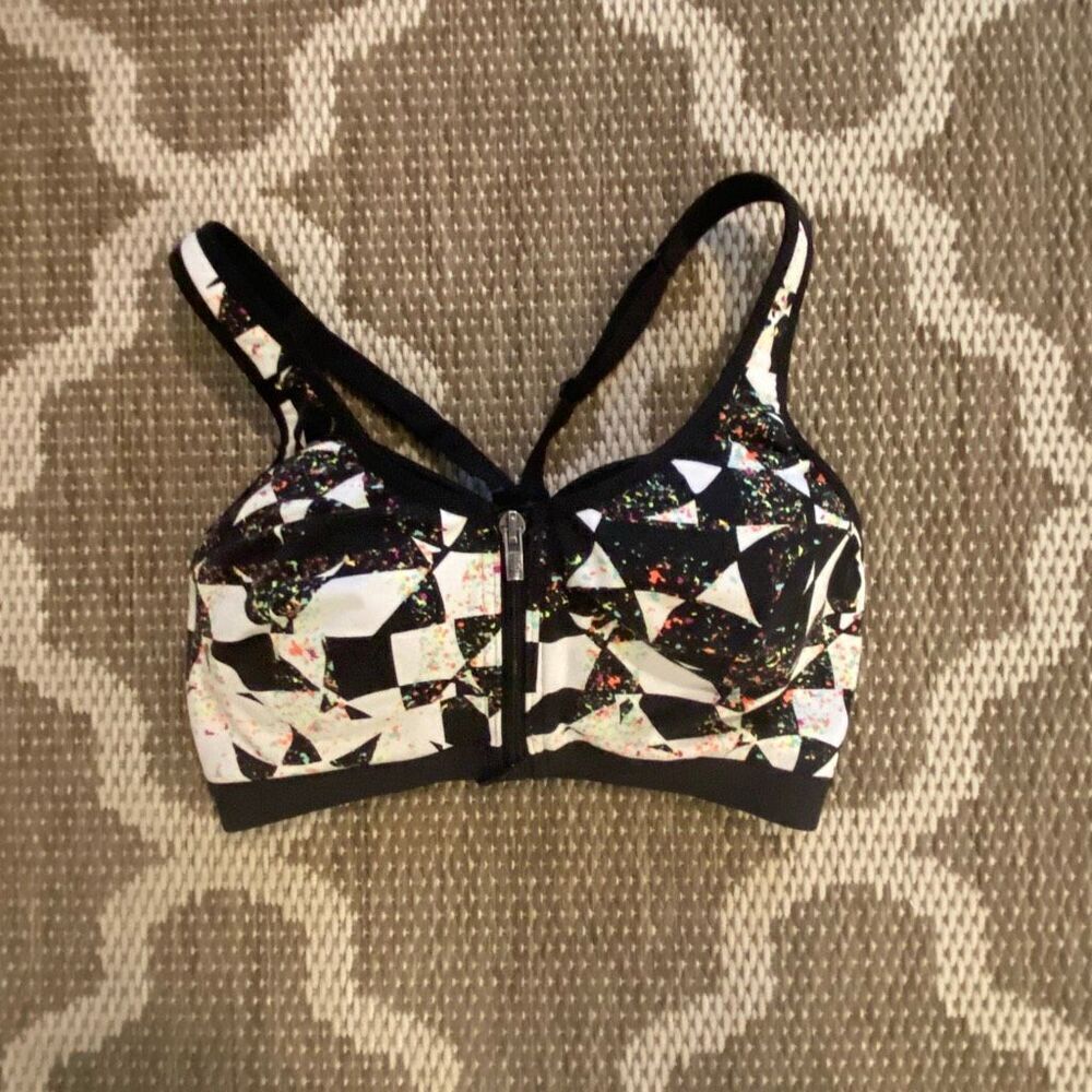 Victoria’s Secret knockout sports bra, size 32D